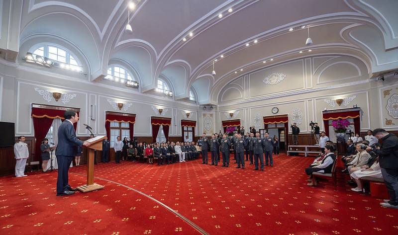 總統向所有榮升的將軍致上誠摯的祝福