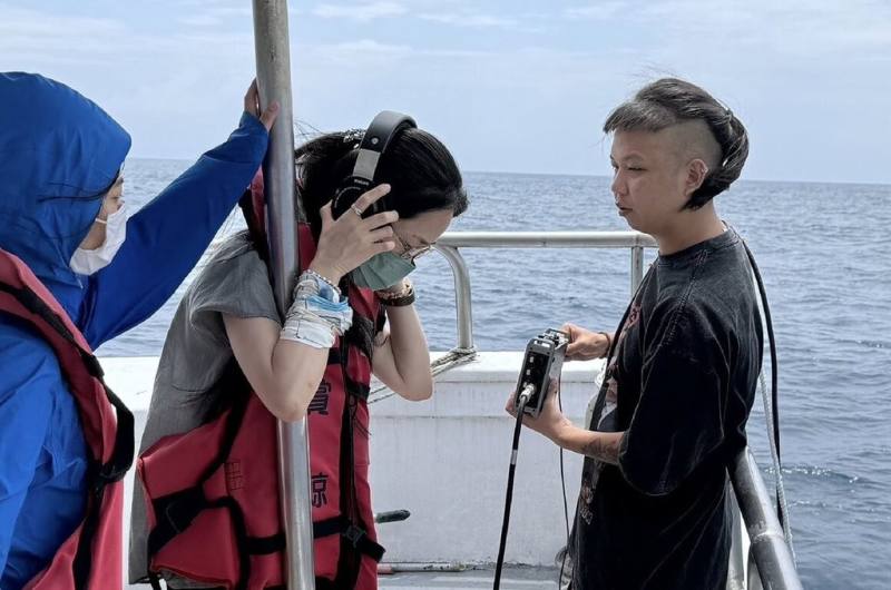 花蓮縣福爾摩沙協會自2023年啟動太平洋抹香鯨π計畫，在台灣東部海域進行海洋聲音及影像調查。（花蓮縣福爾摩沙協會提供）