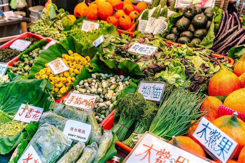 烏來的熱炒店呼應里山環境，供應不少特色野菜