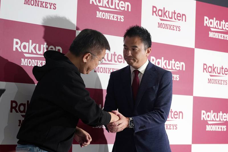 Takashi Katsuragi meets with CPBL Commissioner Tsai Chi-chang on Monday. CNA photo Nov. 24, 2025