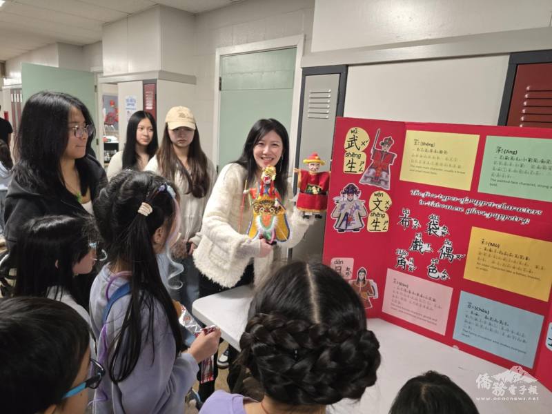 老師介紹布袋戲的起源