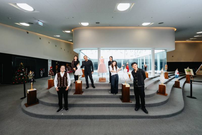 衛武營國家藝術文化中心自2023年啟動「遇見胡桃鉗的女孩」3年計畫，今年迎來第3部曲，12月將有4場演出，25日也舉行記者會宣布特展開展，完整呈現3年計畫的創作軌跡。（衛武營提供）