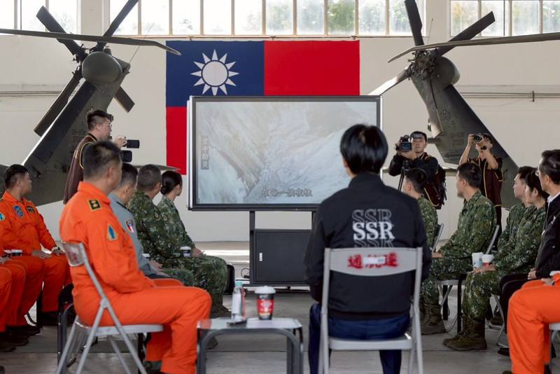 總統觀賞救災紀實影片