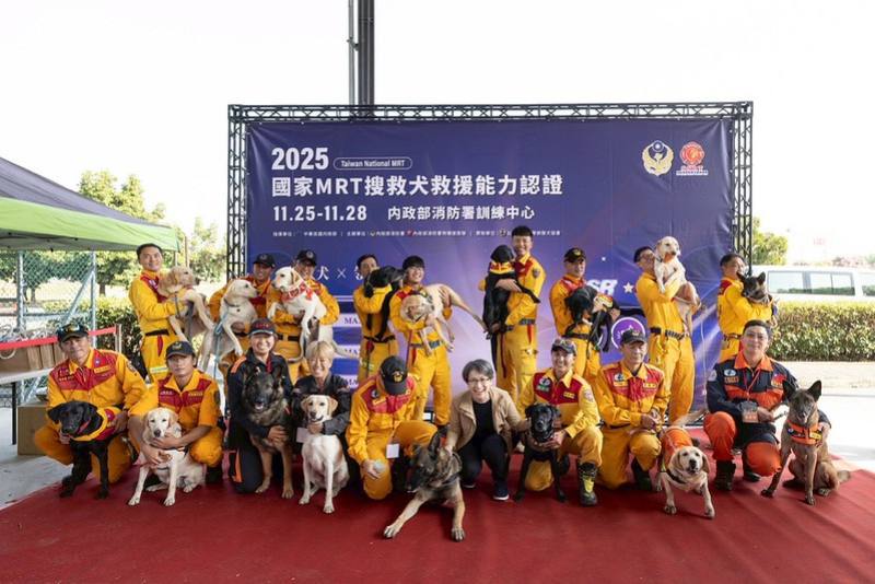 副總統與汪汪隊合影