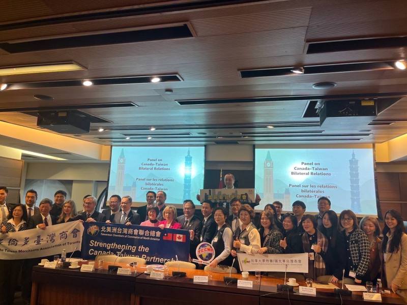 台加政經座談餐會與談人與北美洲台灣商會聯合總會合照