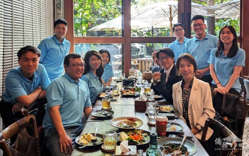 會後餐敘合影