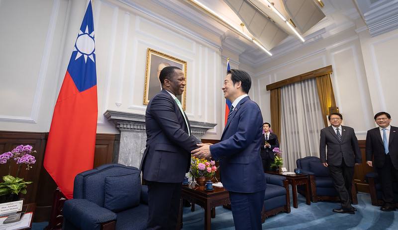 President Lai shakes hands with Speaker of the House of Assembly Jabulani Mabuza of the Kingdom of Eswatini.