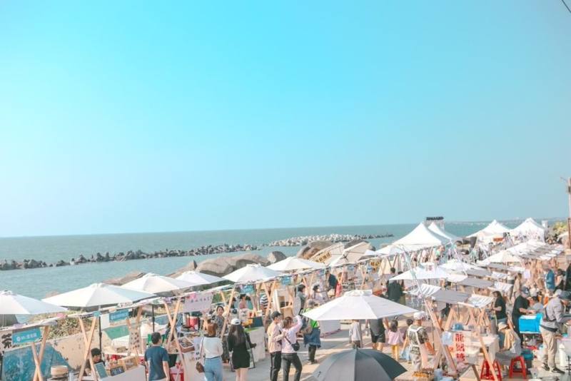 行銷北高雄海線觀光，高市府觀光局29日將在梓官區赤崁海濱舉辦海線潮旅行音樂市集。（高雄市觀光局提供）