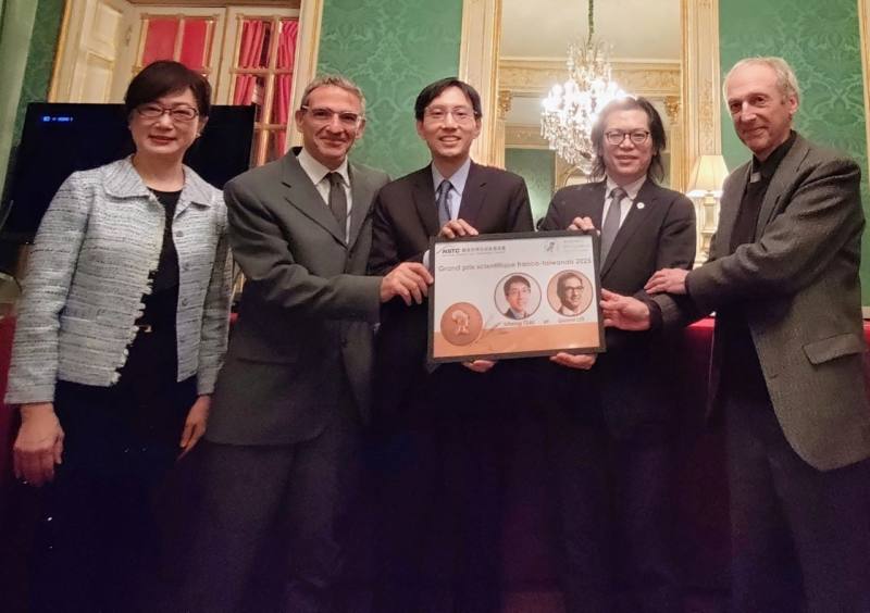 第27屆臺法科技獎，由國科會副主委陳炳宇與法蘭西自然科學院國際事務副院長Francis-André Wollman授獎予中央研究院生物多樣性研究中心研究員蔡怡陞與法國國家科學研究院(CNRS)資深研究員Gianni Liti，表彰臺法科研團隊在基因體與演化生物學領域的卓越合作與創新成果