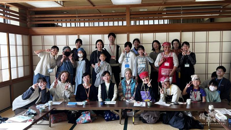 老師學員開心合影