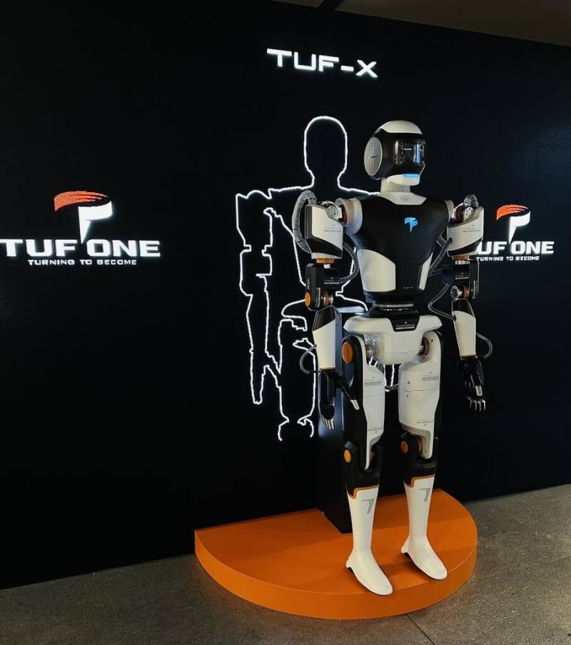 宇隆26日表示與義大利設計團隊MM Design合作，在歐洲工業自動化展（SPS 2025）展示概念型人形機器人。 （宇隆提供）