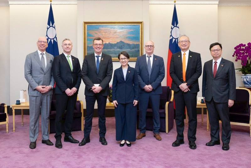 副總統與「丹麥國會議員訪問團」合影