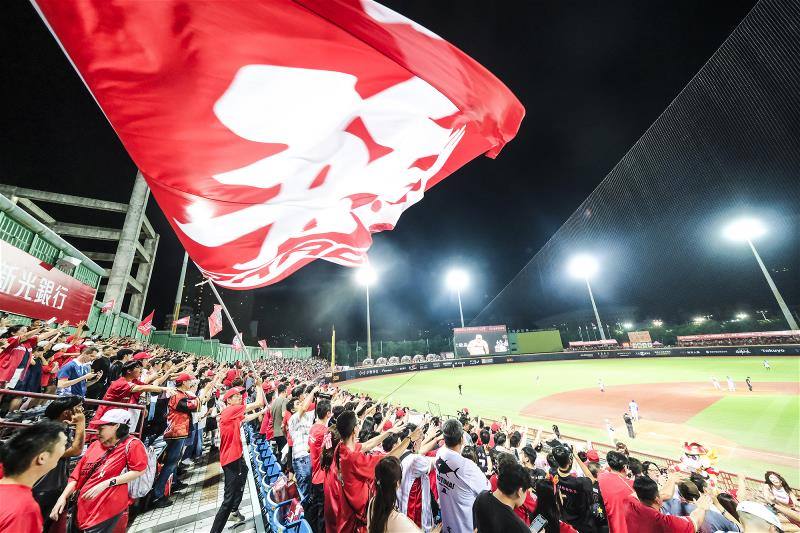 The intensity of live games and the fervent atmosphere created by cheerleaders bring an emotional element to sports events that no other form of entertainment can match