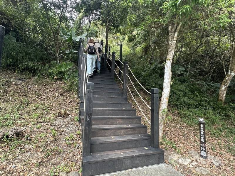 台中和平區雪山坑登山步道沿著雪山坑地區泰雅族傳統狩獵獵徑建置，今年10月完工，步道以減量設計與環境永續為原則，採用木棧道及原木階梯等自然友善設施，串聯在地熱門景點