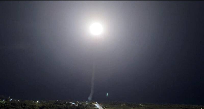 睽違2年，中科院27日晚間重啟高彈道飛彈試射，自屏東九鵬基地發射飛彈、從台東成功海邊發射靶彈（圖），公告最高彈道逾30公里