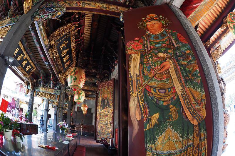 Bao’an Temple in Taipei’s Dalongdong area was built for immigrants from Tong’an County in China’s Fujian Province. Famous for the artistry of its temple decor, it won a UNESCO Asia-Pacific Heritage Award for Cultural Heritage Conservation