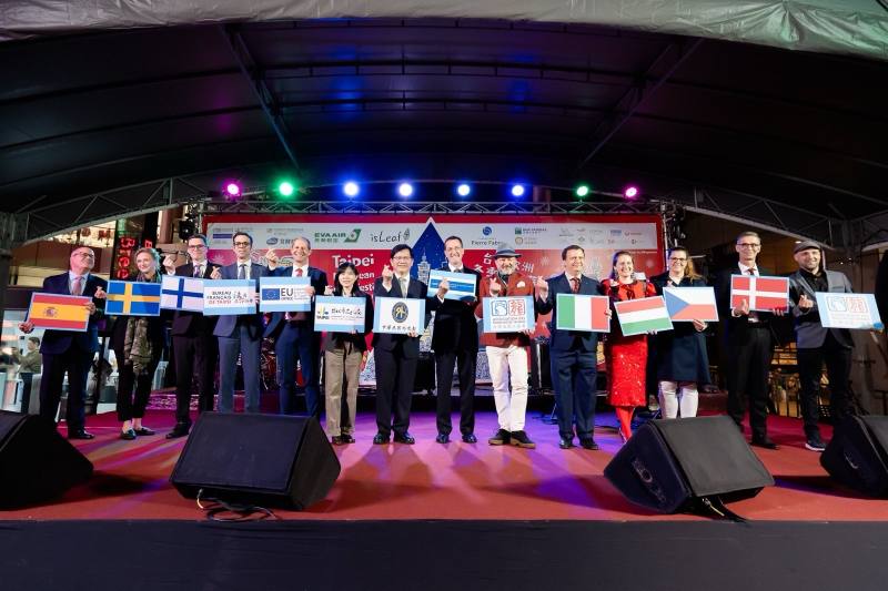 外交部長林佳龍與歐洲駐台使節、台灣法國人協會及台北市政府代表合影