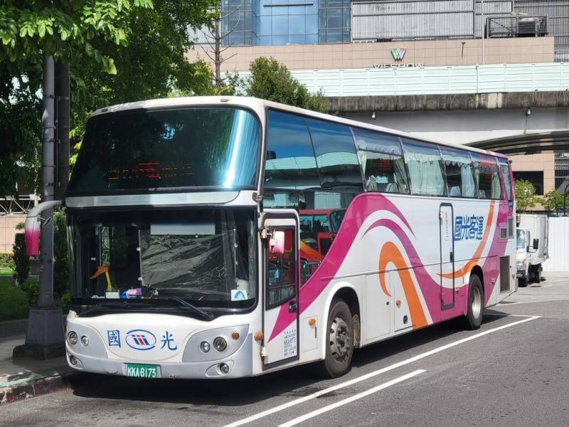 交通部12月起升級推出TPASS 2.0+公共運輸常客優惠方案，每月搭乘達指定次數，最高享30%回饋，另協調客運業者29日起在各大轉運站辦加碼登錄送活動。（國光客運提供）