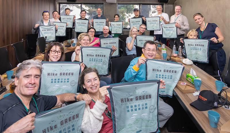 副總統和出席人員合影