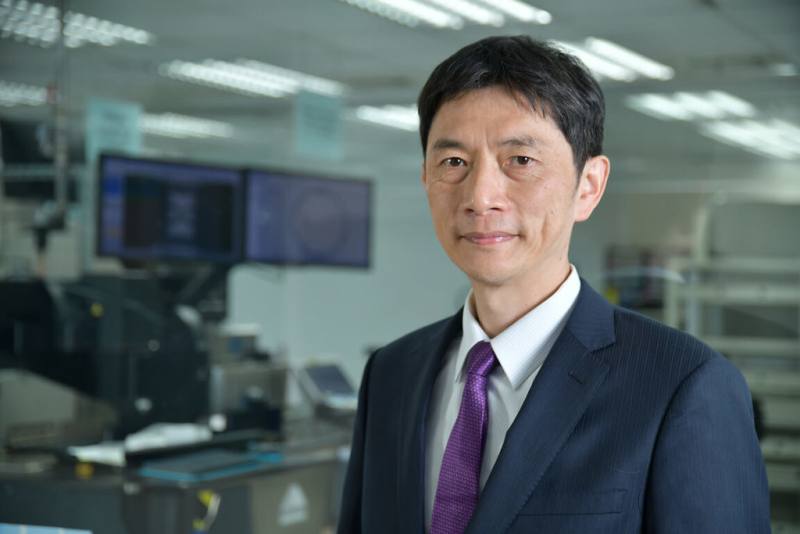 工研院電子與光電系統研究所所長張世杰表示，目前只有資料中心此類遠距傳輸使用矽光子，中短距仍採銅線；但因應未來銅線傳輸仍有極限，矽光子傳輸技術仍有機會再精進，進而取代銅線。（工研院提供）