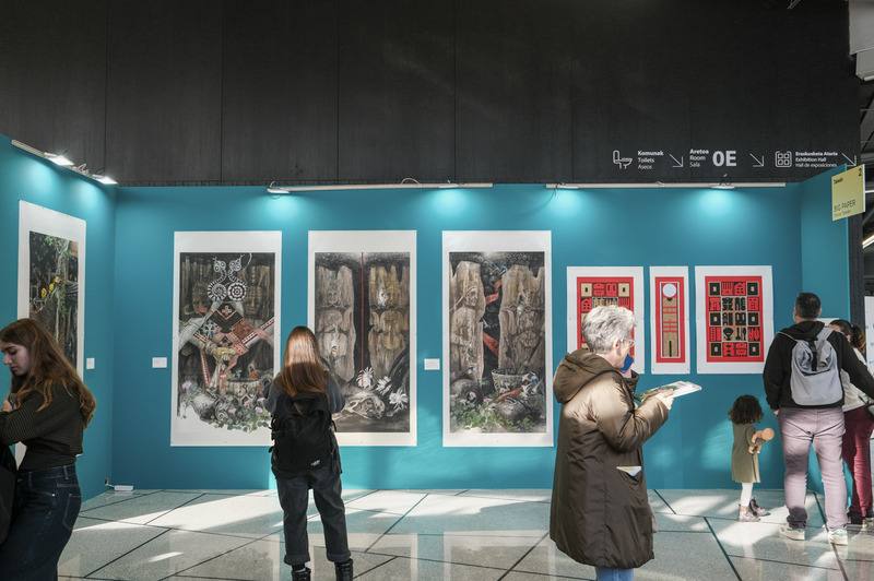 西班牙第14屆畢爾包國際版畫與紙上藝術博覽會（FIG Bilbao）27日至30日在畢爾包巴斯克宮舉行，今年特邀台灣為主賓國，以「聚焦台灣」為主題參展。位在入口大廳黃金展位的「大紙張」特展區，以廖修平大型三聯屏版畫「雙福」系列與黃淑卿「夜八鸝」、「原鄉情歌」等4幅大型創作，呈現東方美學韻味與台灣鄉土文化，吸引參觀者駐足欣賞。