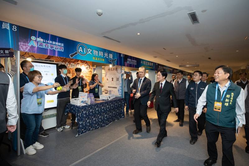 總統出席「114年度總統盃AI素養爭霸賽頒獎典禮暨閉幕式」