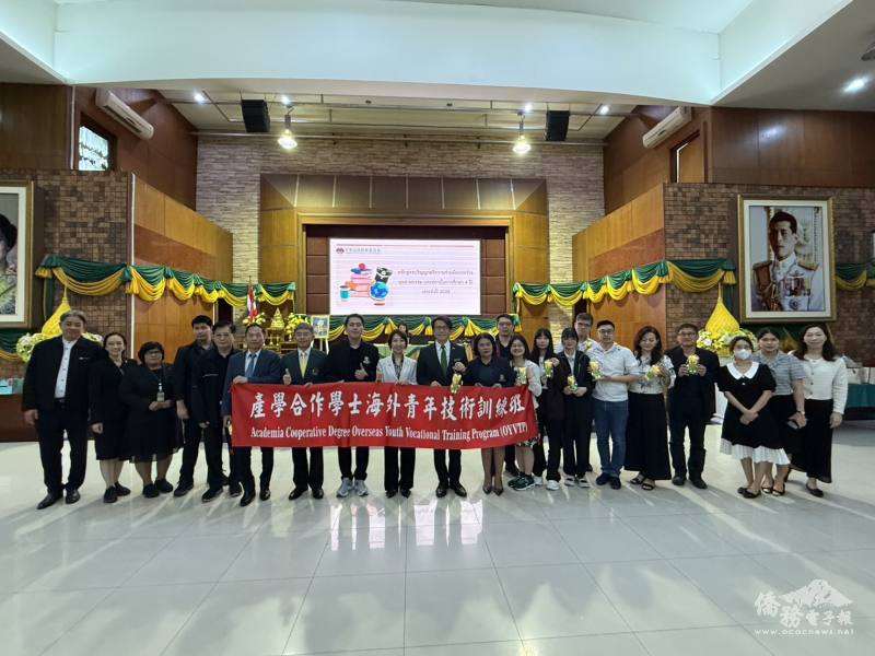 李姸慧與貴賓合影