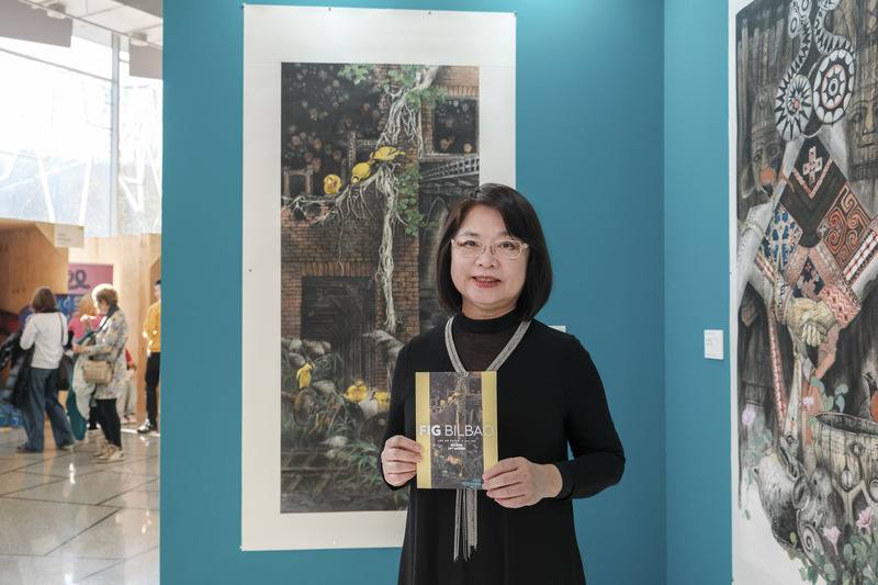 西班牙第14屆畢爾包藝術博覽會（FIG Bilbao）27日至30日在畢爾包舉行，今年以台灣為主賓國推出「聚焦台灣」主題特展，並驚喜選用水墨畫家黃淑卿（圖）作品「夜八鸝」作為本屆主視覺，躍登展會手冊封面