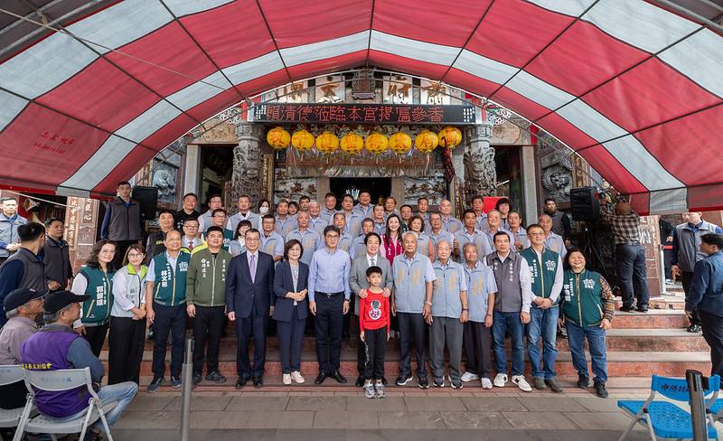 總統和出席人員合影