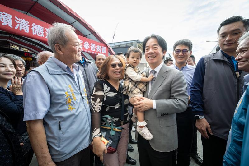 賴清德總統30日上午前往雲林「褒忠聚保宮」參香祈福暨致贈匾額「百禱百應」