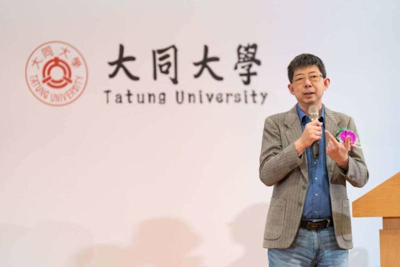 華碩電腦全球副總裁王士傑獲選大同大學114年傑出校友，他曾在求學時代與同學舉辦大規模電腦擇友活動，參與人數達1.6萬人。（大同大學提供）