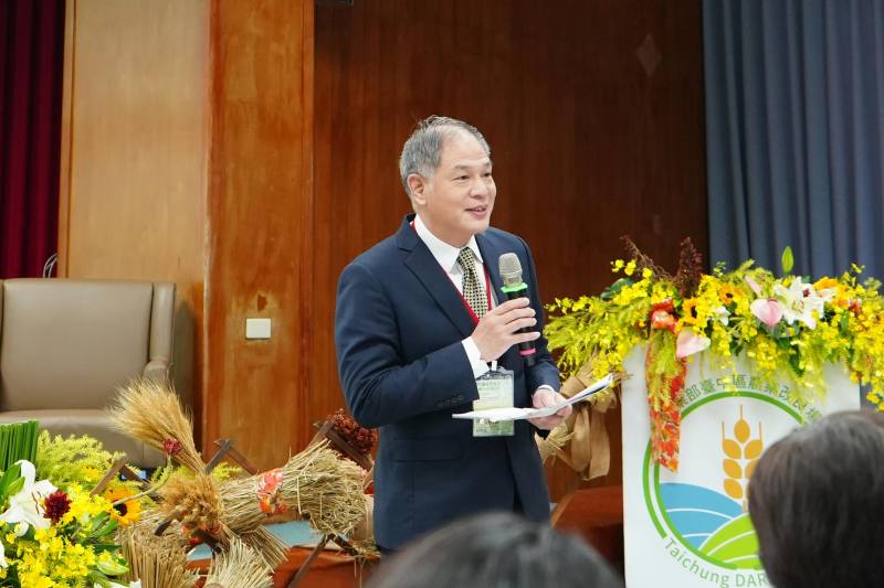 農業部農業科技司陳瑞榮副司長為本次論壇主持第二節主題「智慧化與AI提升農糧作物因應氣候變遷新技術」。