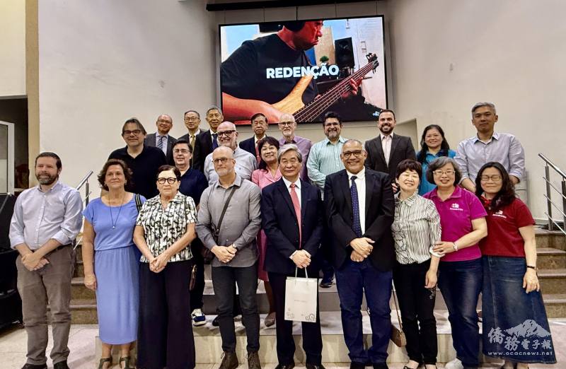 神學院教職員、董事會成員一起合照