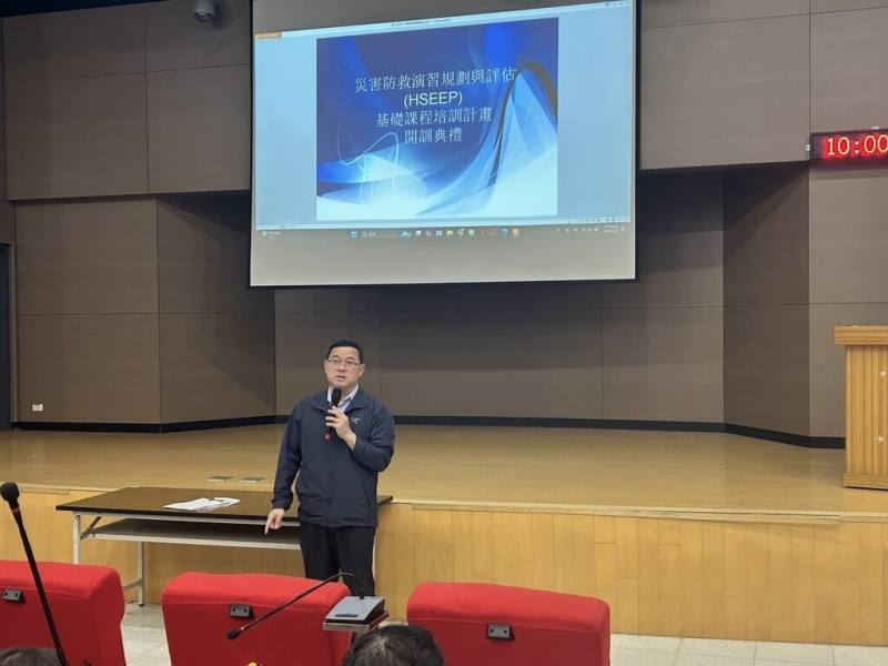 內政部消防署訓練中心1日舉辦「災害防救演習規劃與評估（HSEEP）基礎課程」開訓典禮，內容涵蓋演習設計、執行、評核及精進等完整流程，透過系統化架構協助各機關有效規劃演習並檢視災害應變機制。（消防署提供）