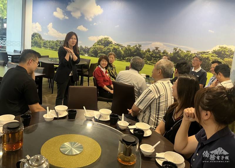 雪梨文教中心主任江佳慧致詞，感謝西澳僑領支持僑務