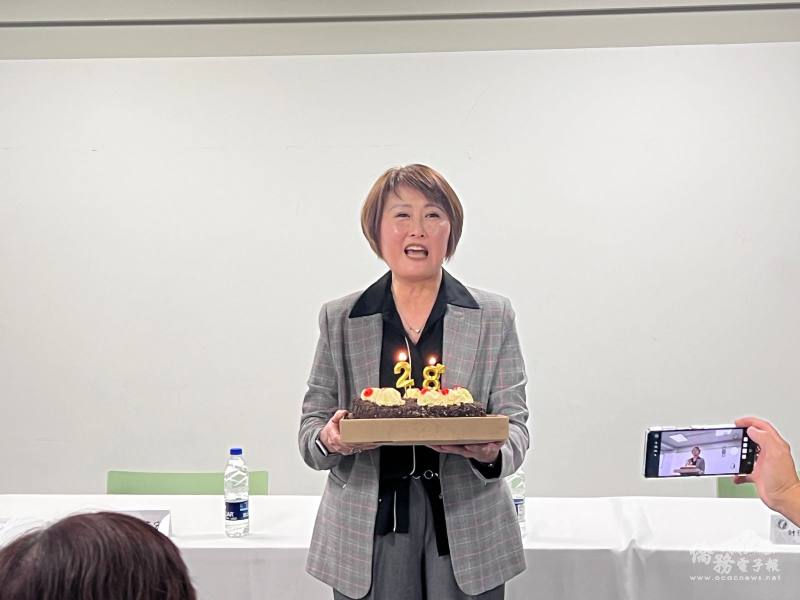 阿根廷青商為僑務委員葛道爭慶生