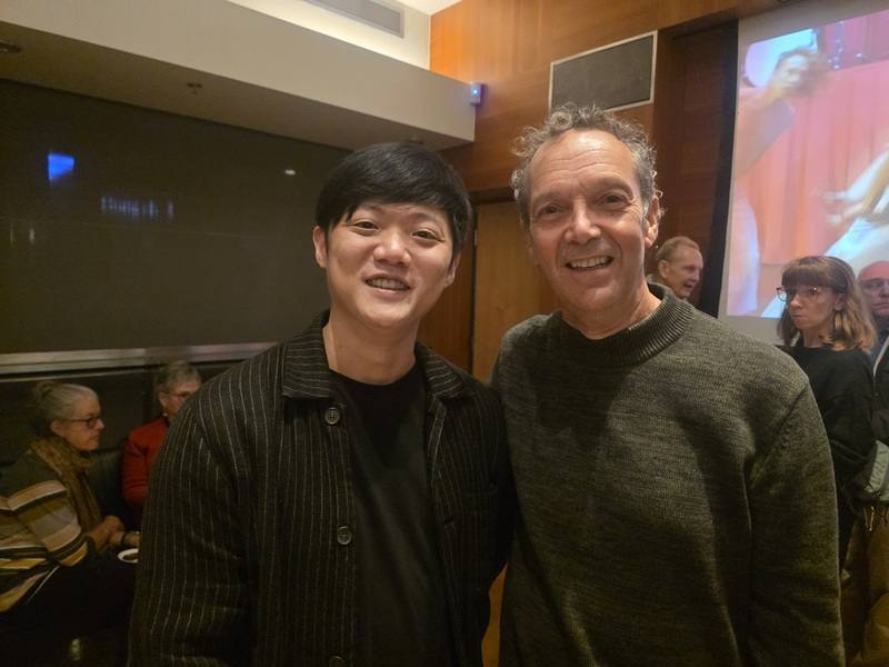 DanceHouse藝術總監史密斯（Jim Smith，右）非常喜歡翃舞的作品，稱讚翃舞藝術總監賴翃中（左）充滿無限創意和能量。