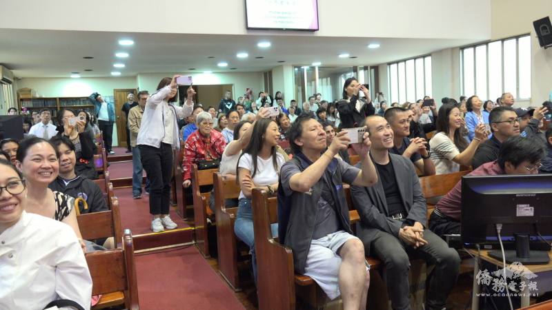 家長來賓們開心為孩子們做記錄