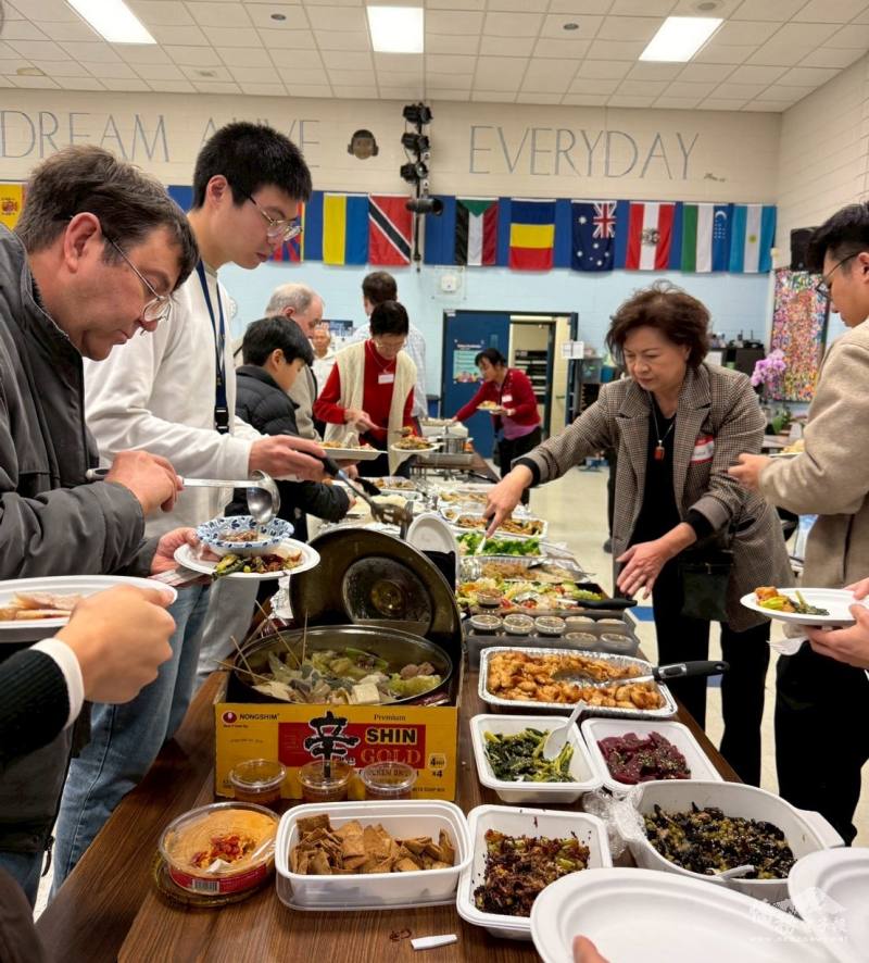 臺美嘉賓享用佳餚