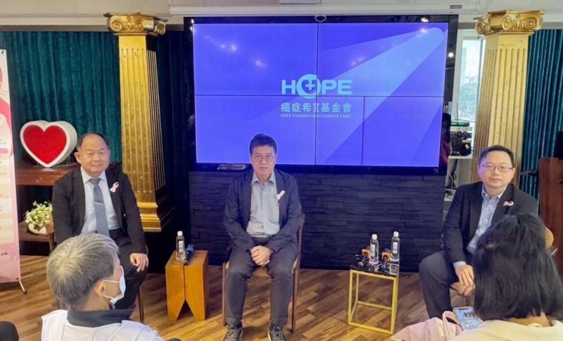 癌症希望基金會近日在高雄舉辦「乳癌學習營：三型乳癌的選擇與希望」，邀請多名醫師與會說明乳癌治療新趨勢，病友也現身分享自身經驗。（癌症希望基金會提供）