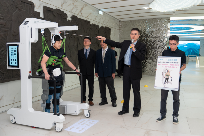 「AI隨動步行復健機器人(HopeStride)」功能展示