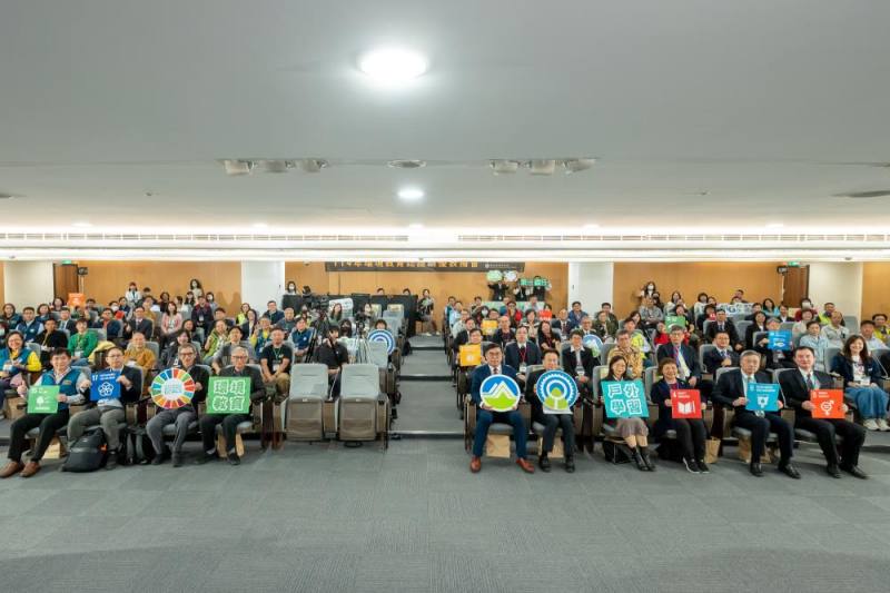 114年環境教育認證績優表揚會大合照