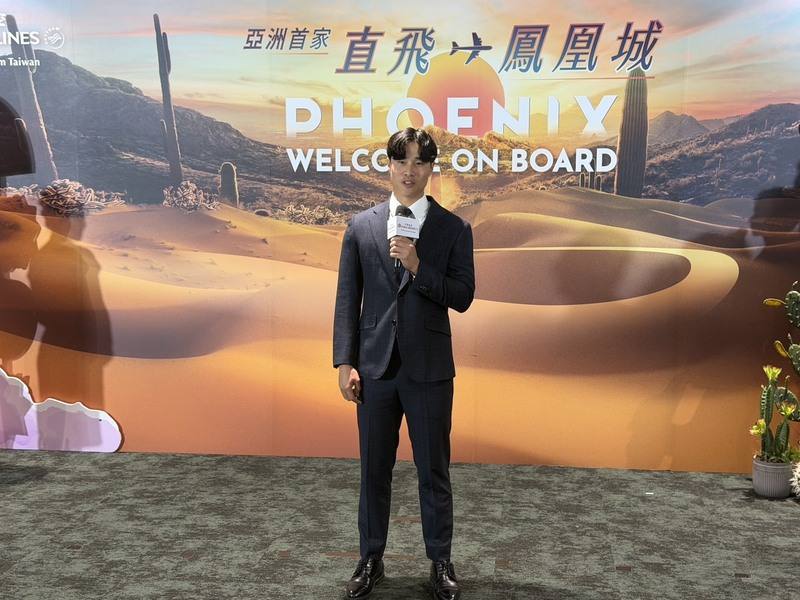華航支持的旅美棒球好手林昱珉，目前效力美國職棒大聯盟（MLB）亞利桑那響尾蛇體系球隊，3日出席華航台北直飛鳳凰城首航儀式。