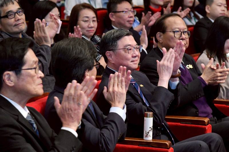 行政院長卓榮泰3日出席「114年行政院模範公務人員頒獎典禮」