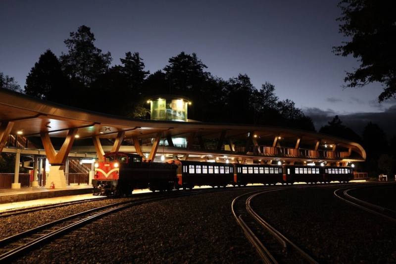 阿里山林鐵將在2026年元旦清晨開去回共21班次祝山觀日列車，搭載旅客上祝山迎接新年第一道曙光。圖為祝山車站。（林鐵及文資處員工吳明翰提供）