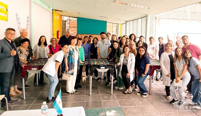 院方與代表處、僑領大合照