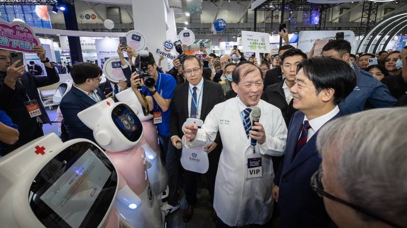 賴清德總統4日上午出席「2025台灣醫療科技展」開幕典禮