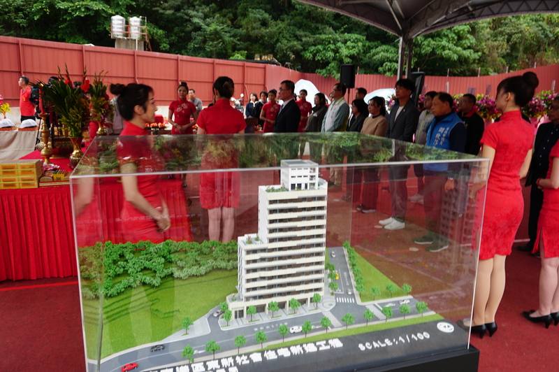 台北市都市發展局4日舉辦「南港區東新社會住宅新建工程開工典禮」，將興建1棟建物，可提供社宅共88戶，預估2029年竣工。