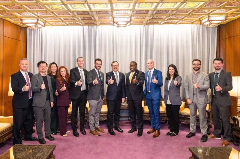 外交部政務次長陳明祺（右六）款宴美國「全美州議會聯合會」（NCSL）訪問團