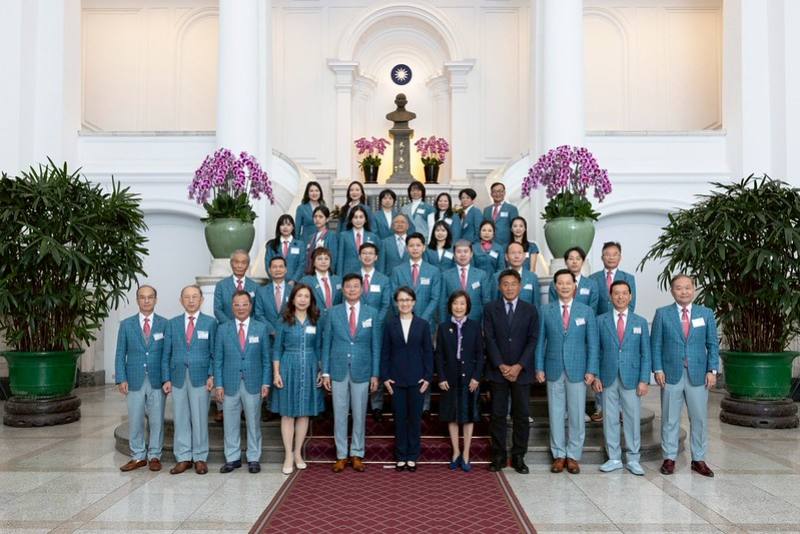 副總統與「2025第40屆世界洋服同業聯盟代表團」合影